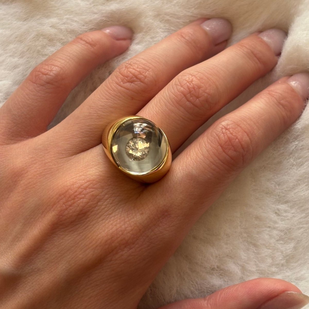 Bague Dôme MAUBOUSSIN Loupe en or jaune, cristal de roche et diamant