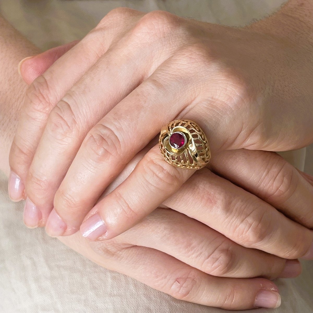 Bague Dôme ren or rose, platine et rubis - Castafiore