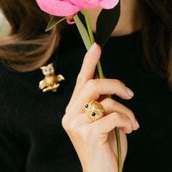 Bague Dôme YVONNE LÉON Hibou en or jaune, onyx et diamants - Castafiore