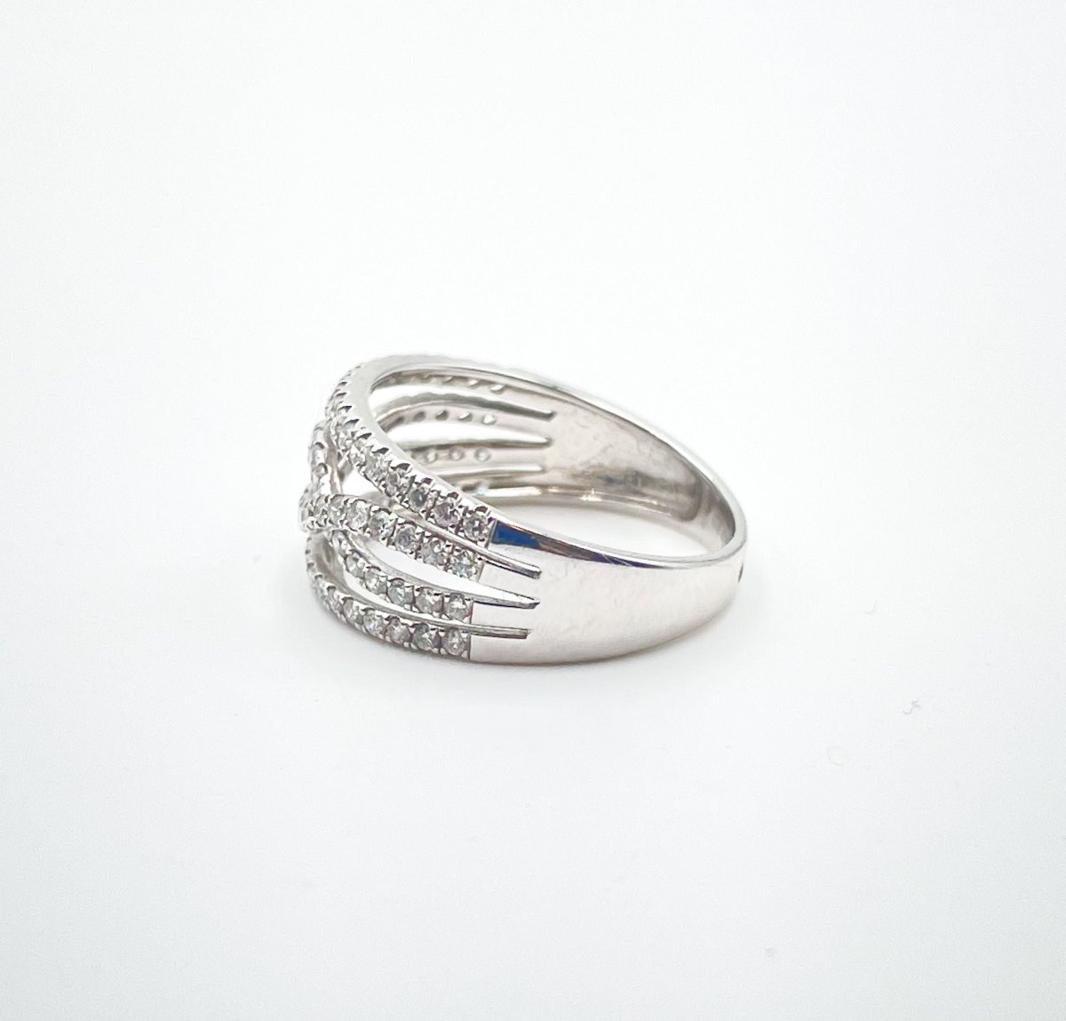 Bague en diamants brillants torsadés