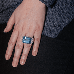 Bague en or blanc, aigue - marine, émeraude et diamants - Castafiore