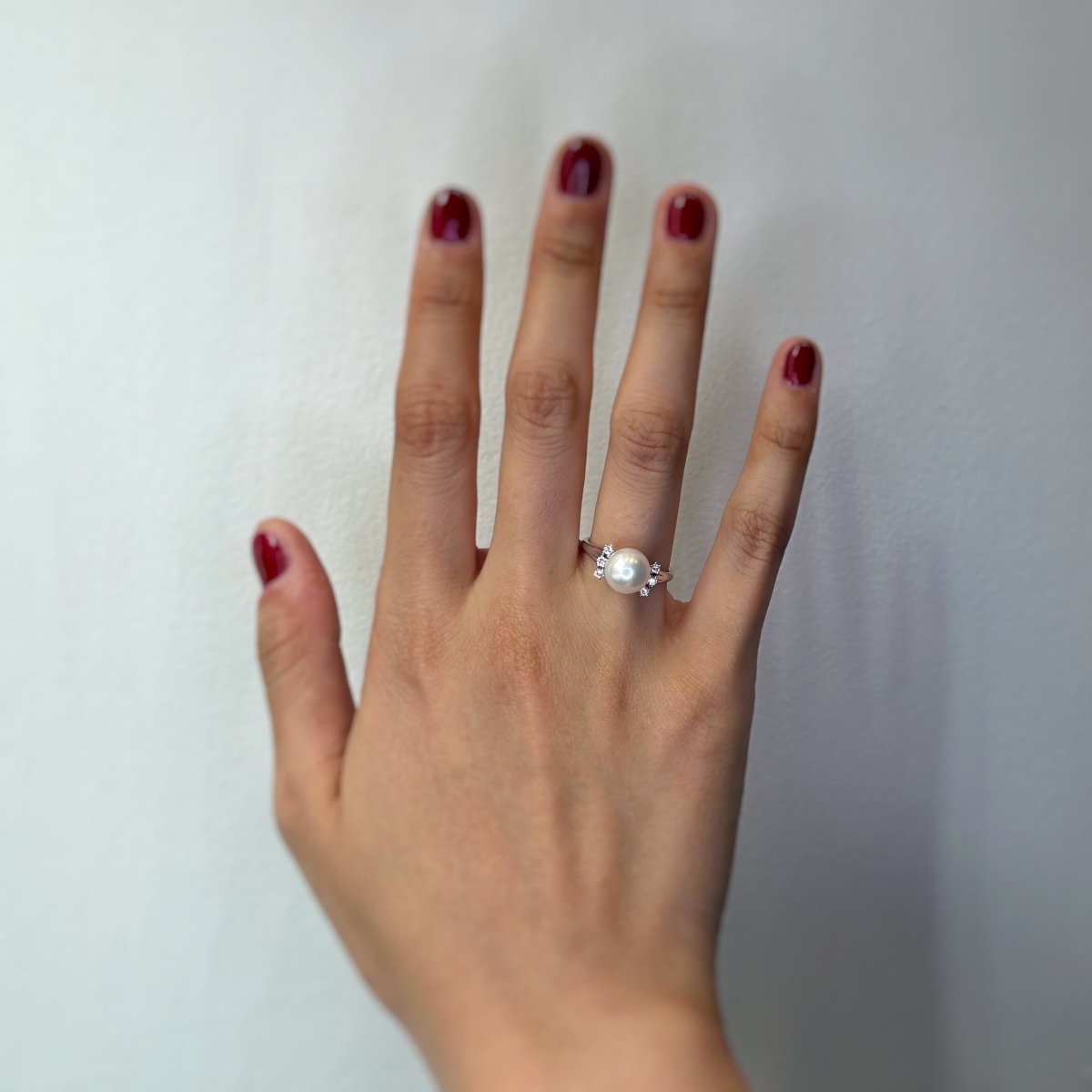 Bague en or blanc, diamants et perle - Castafiore