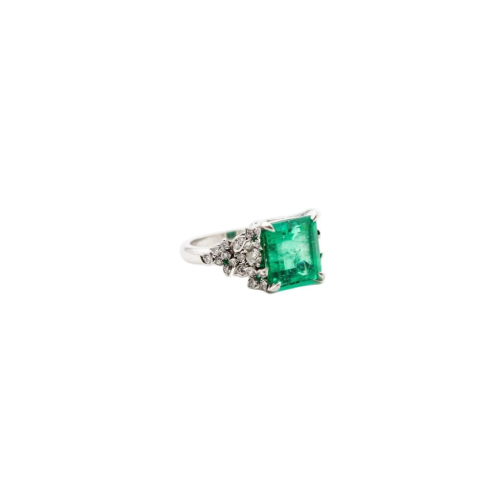 Bague en or blanc, émeraude de Colombie et diamants - Castafiore