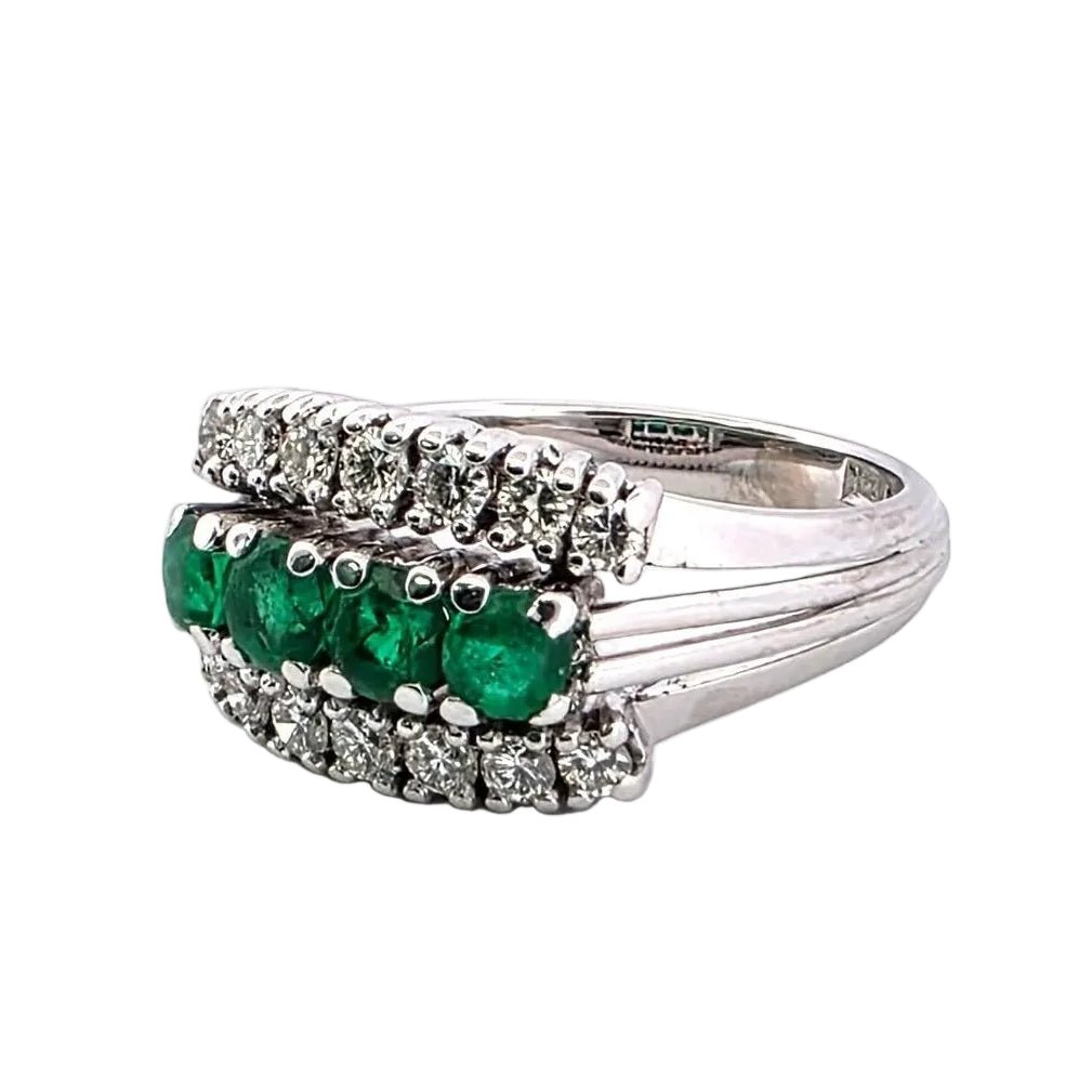 Bague en or blanc, émeraudes et diamants - Castafiore