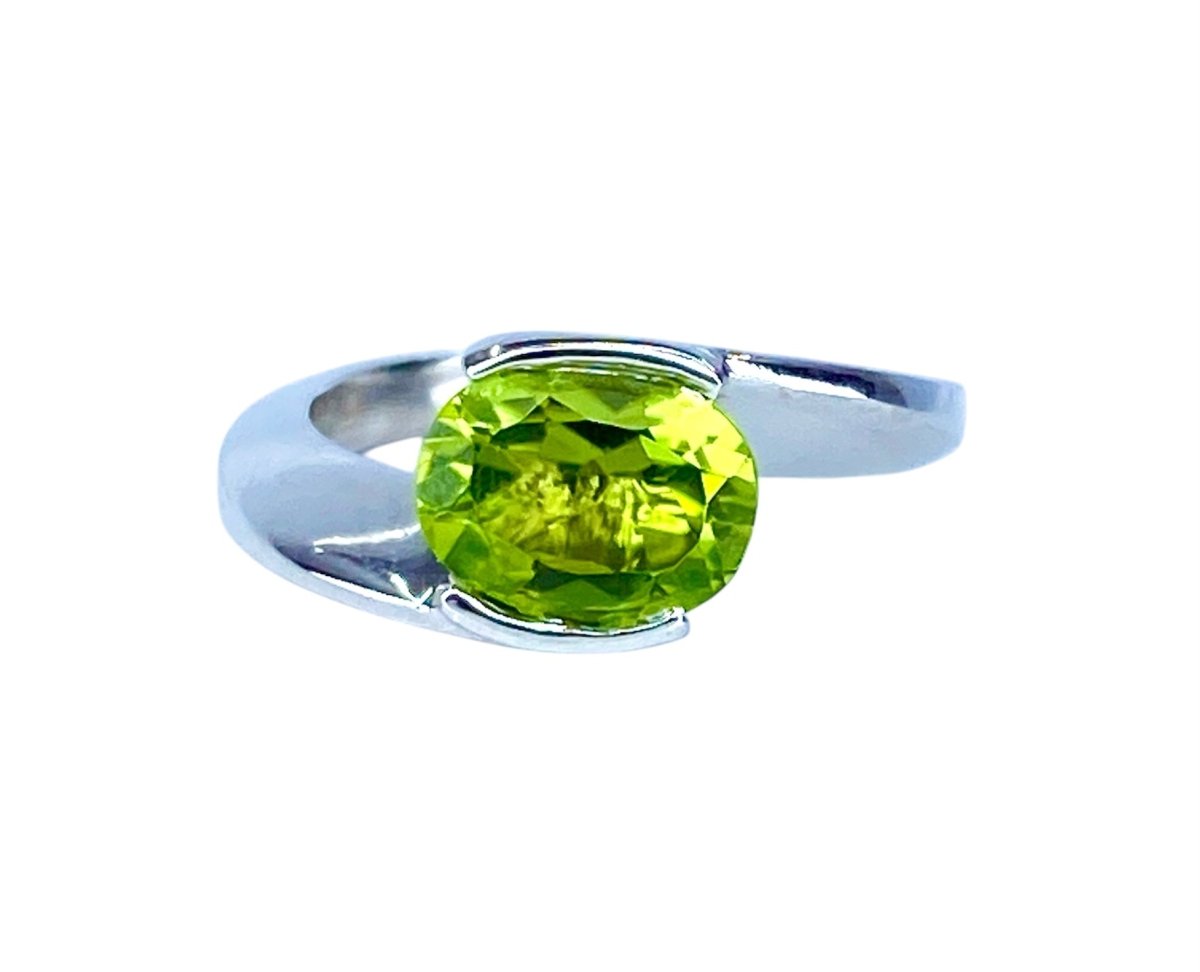 Bague en or blanc et péridot - Castafiore