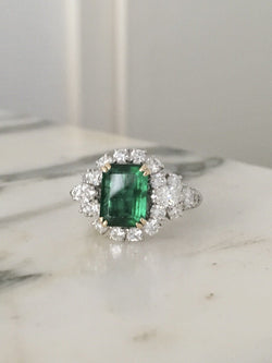 Bague en or blanc, or jaune, émeraude et diamants - Castafiore