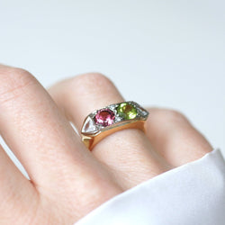 Bague en or blanc, or jaune, péridot, tourmaline et diamants - Castafiore