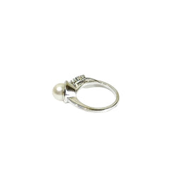 Bague en or blanc, perle, et diamants - Castafiore