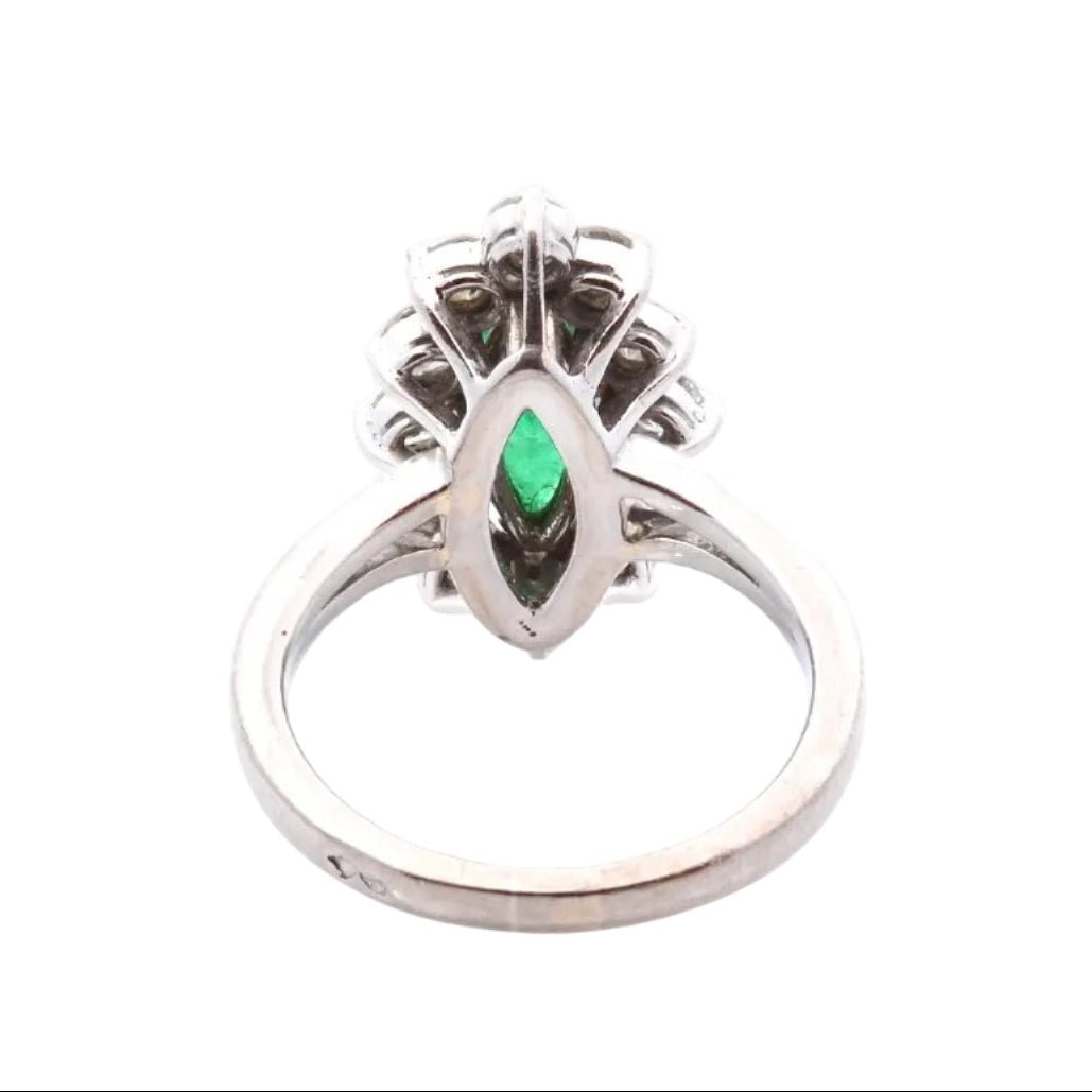 Bague en or blanc, platine, émeraude, et diamants - Castafiore