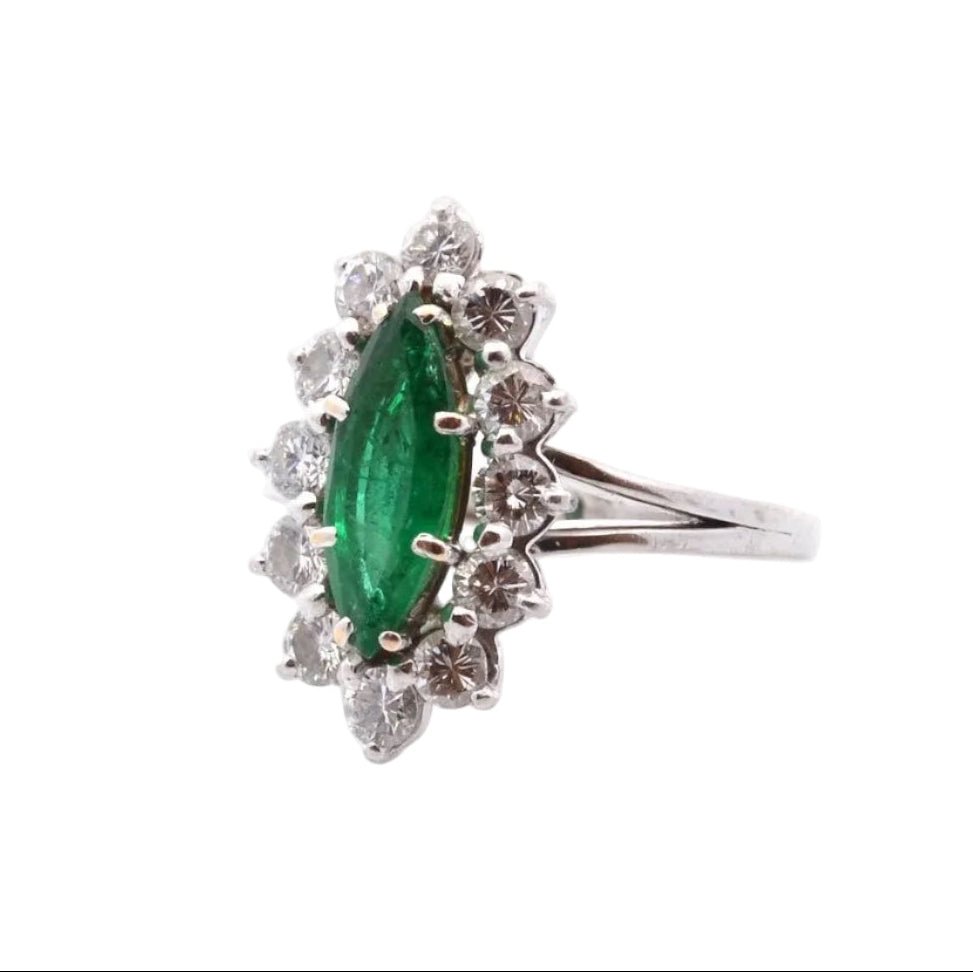 Bague en or blanc, platine, émeraude, et diamants - Castafiore