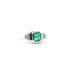 Bague en or blanc, platine, émeraude et diamants - Castafiore