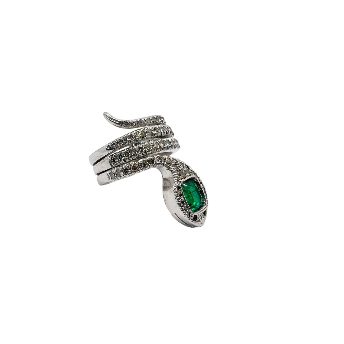 Bague en or blanc, rubis, émeraude et diamants - Castafiore