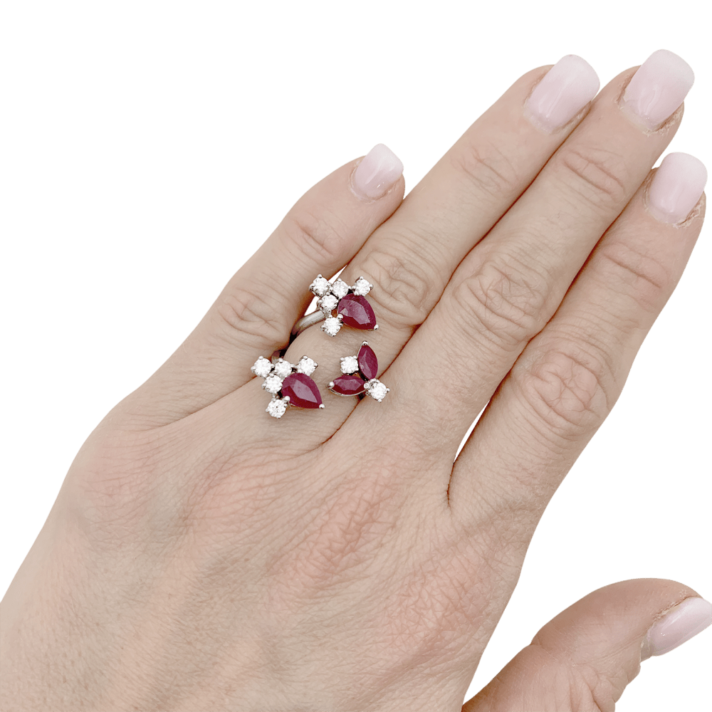 Bague en or blanc, rubis et diamants - Castafiore