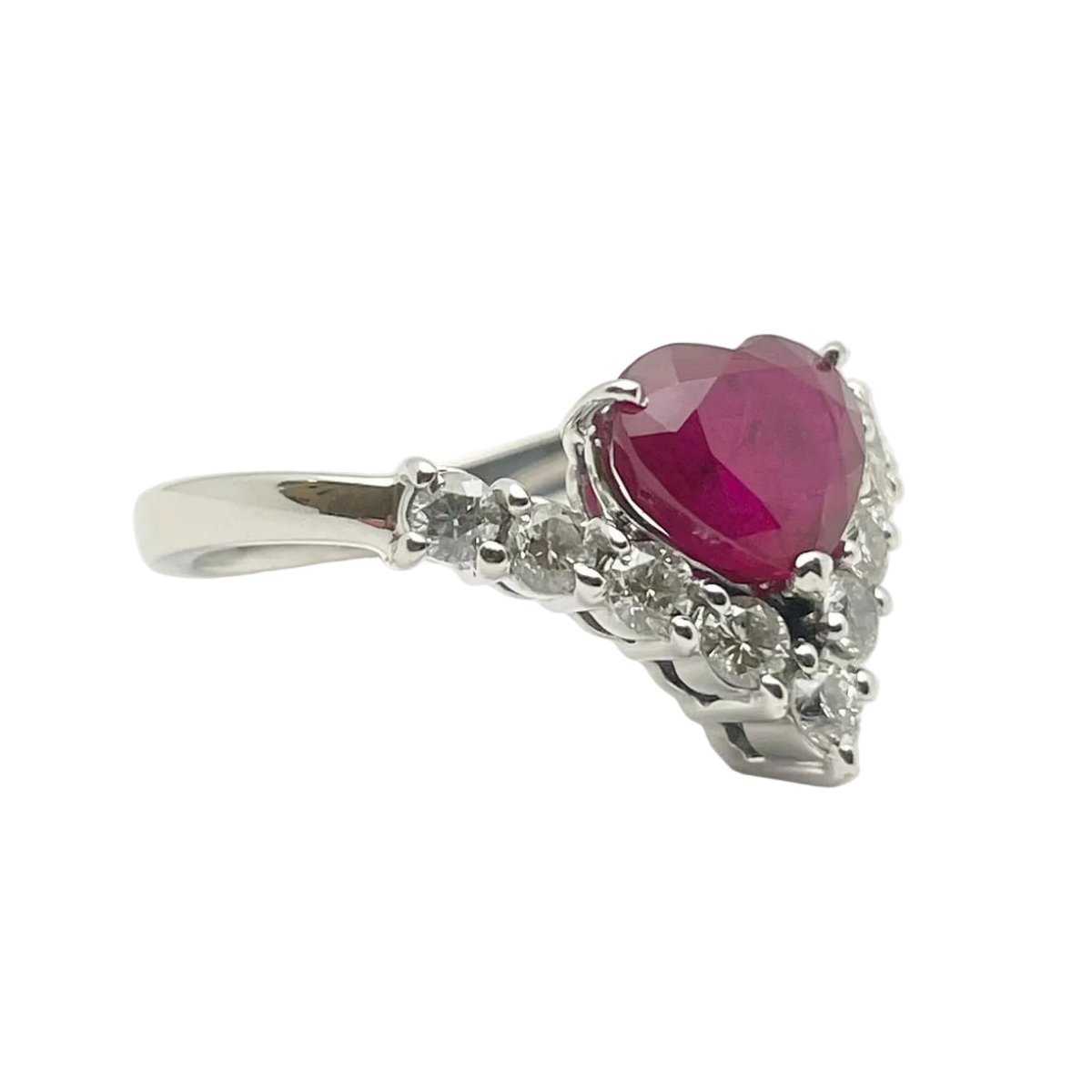 Bague en or blanc, rubis et diamants - Castafiore