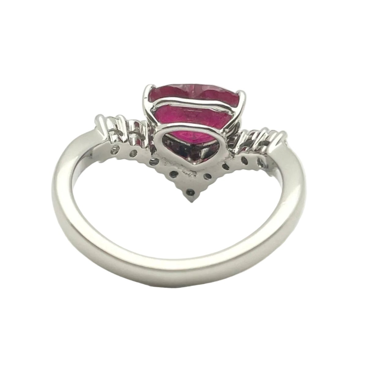 Bague en or blanc, rubis et diamants - Castafiore