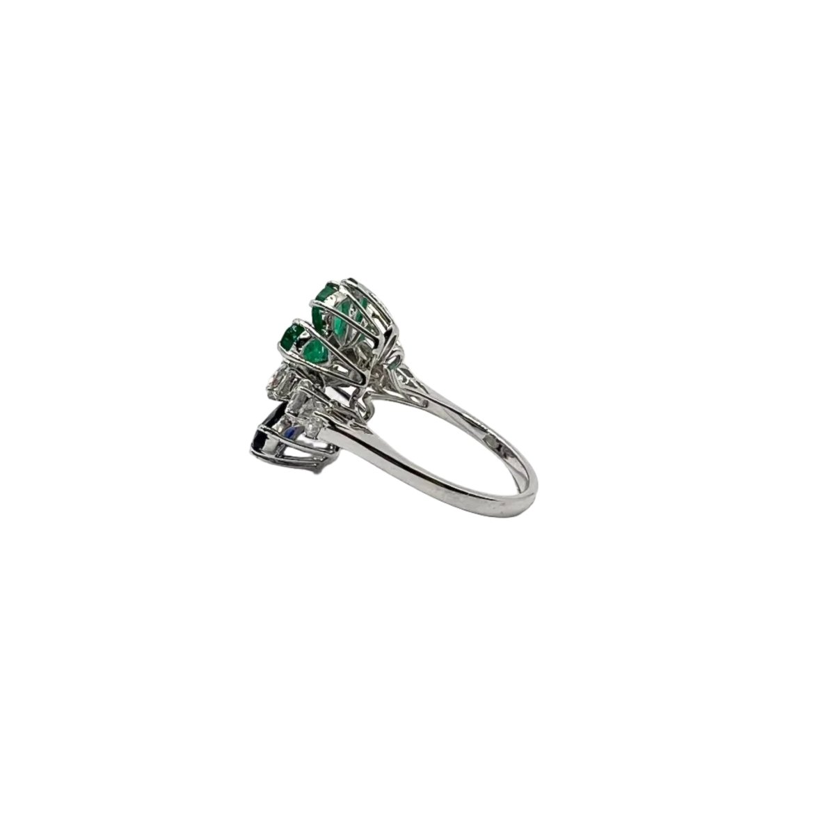 Bague en or blanc, saphir, émeraude, et diamants - Castafiore