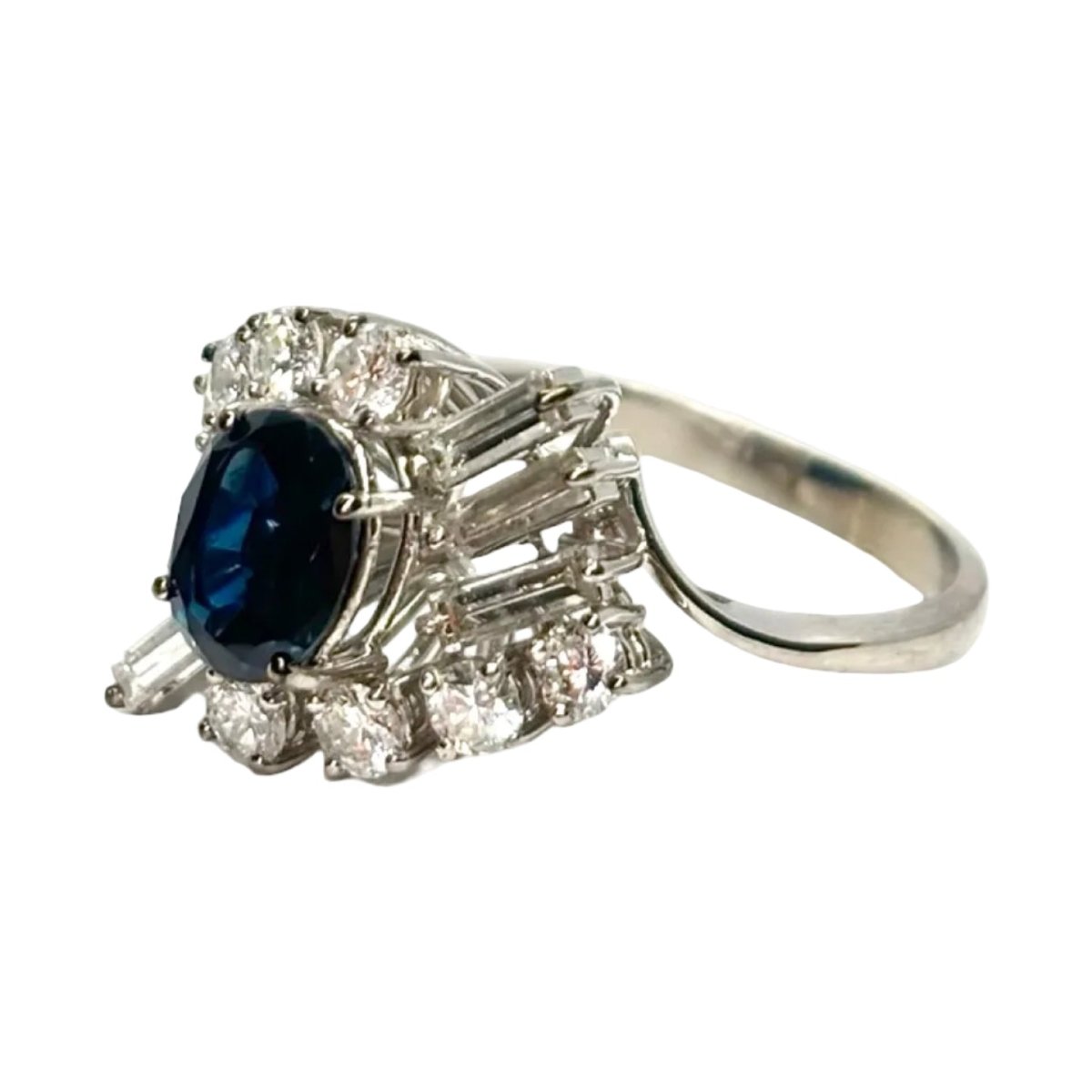 Bague en or blanc, saphir, et diamants - Castafiore
