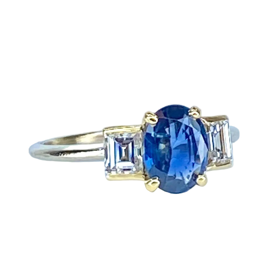 Bague en or blanc, saphir et diamants - Castafiore