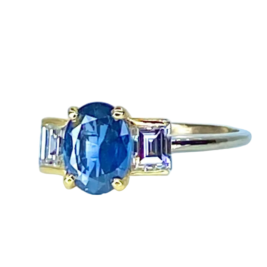 Bague en or blanc, saphir et diamants - Castafiore