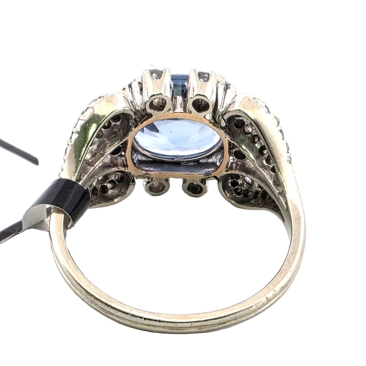Bague en or blanc, saphir et diamants - Castafiore
