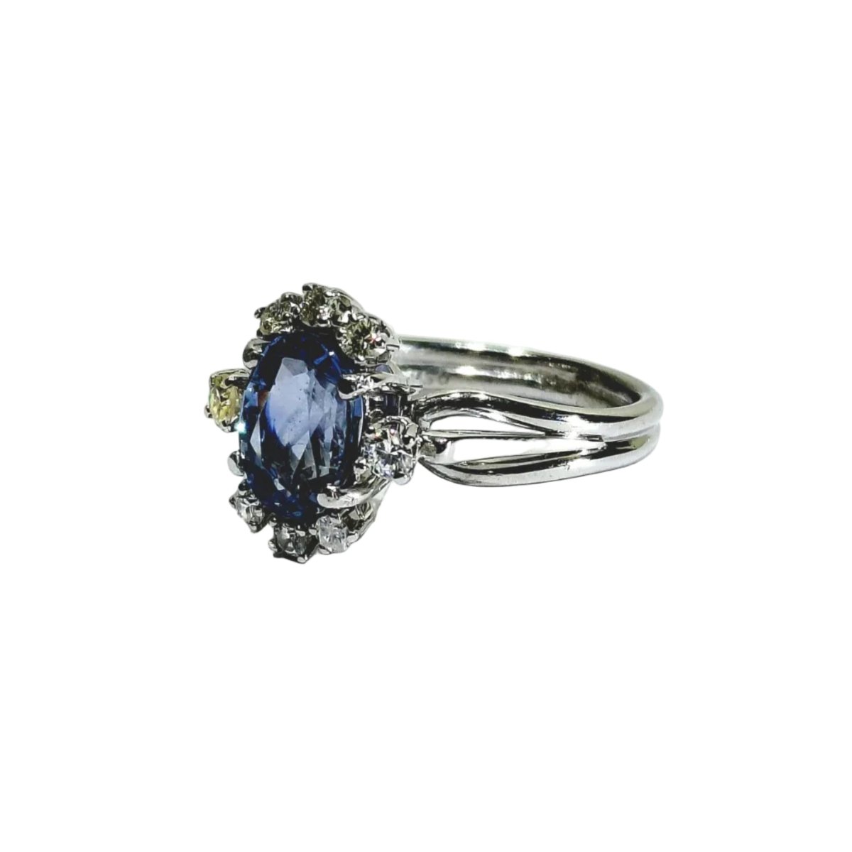 Bague en or blanc, saphir et diamants - Castafiore