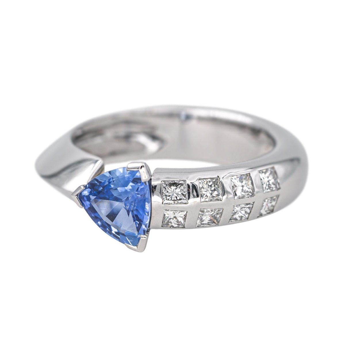 Bague en or blanc, saphir et diamants - Castafiore