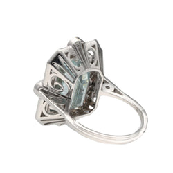 Bague en or gris 18 Cts vers 1970 avec aigue marine de 5,0 Cts et diamants taille ancienne . Taille 55. - Castafiore