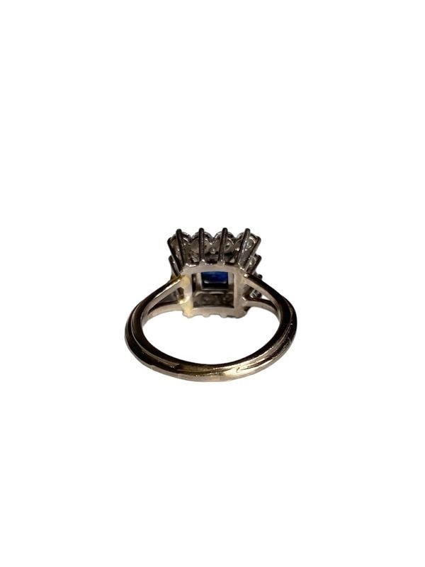 Bague, en Or Gris 18k, platine, saphir et diamants