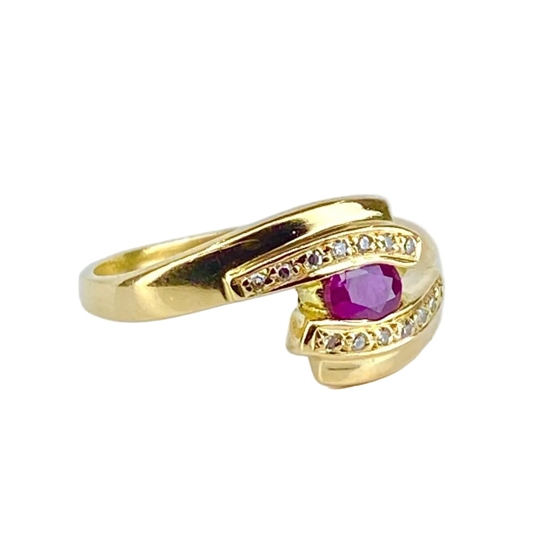 Bague en or jaune 18 carats, rubis et diamants - Castafiore