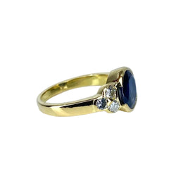 Bague en or jaune 18 carats, saphir et diamants - Castafiore