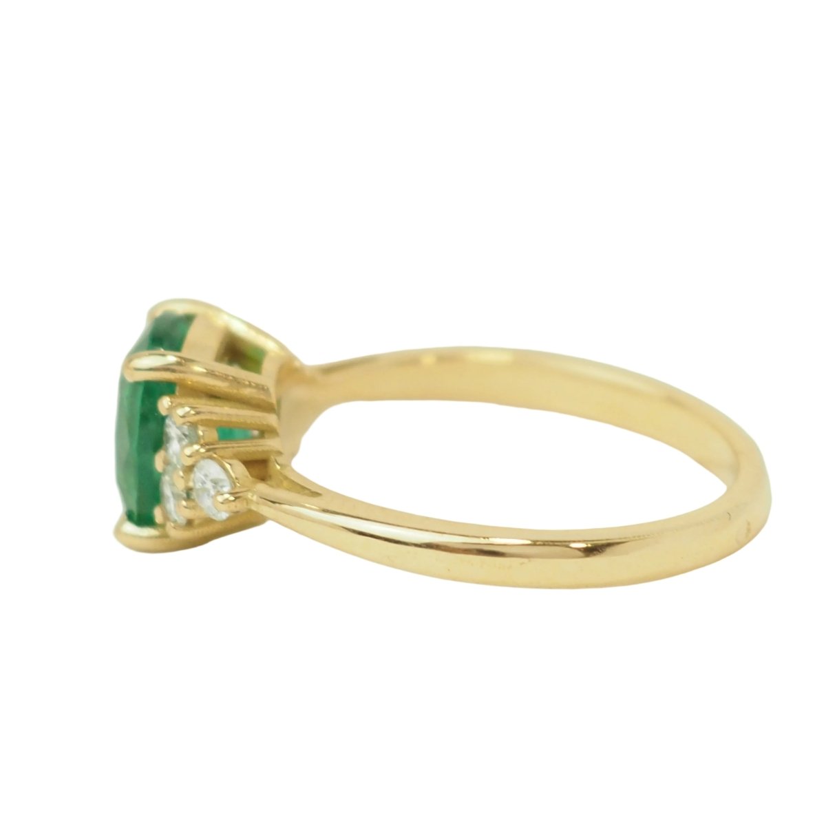 Bague en or jaune, émeraude et diamants - Castafiore
