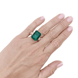 Bague en or jaune, émeraude et diamants - Castafiore