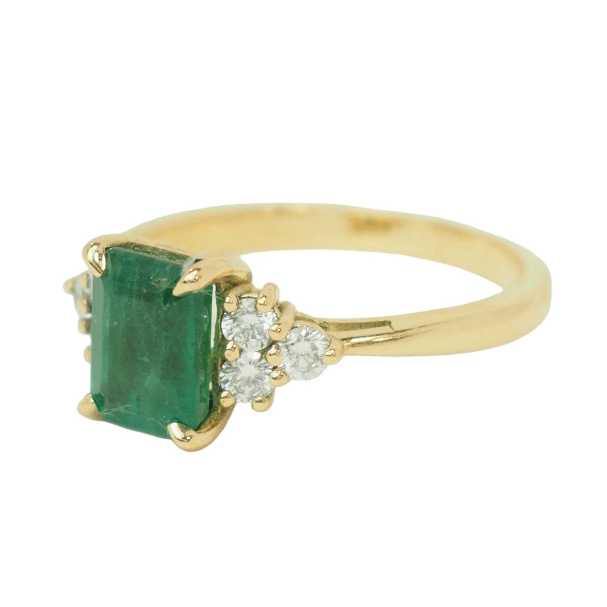 Bague en or jaune, émeraude et diamants - Castafiore
