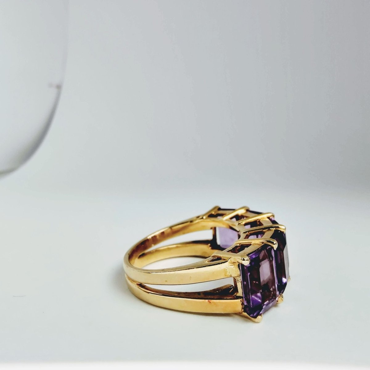 Bague en or jaune et améthystes - Castafiore