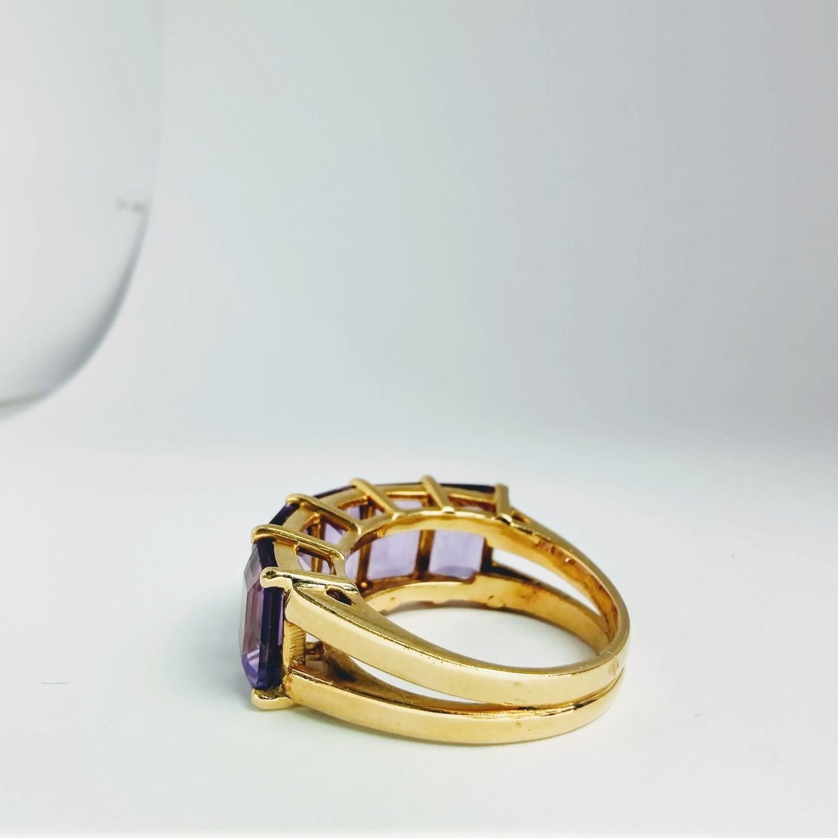Bague en or jaune et améthystes - Castafiore