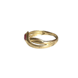 Bague en or jaune et rubis - Castafiore