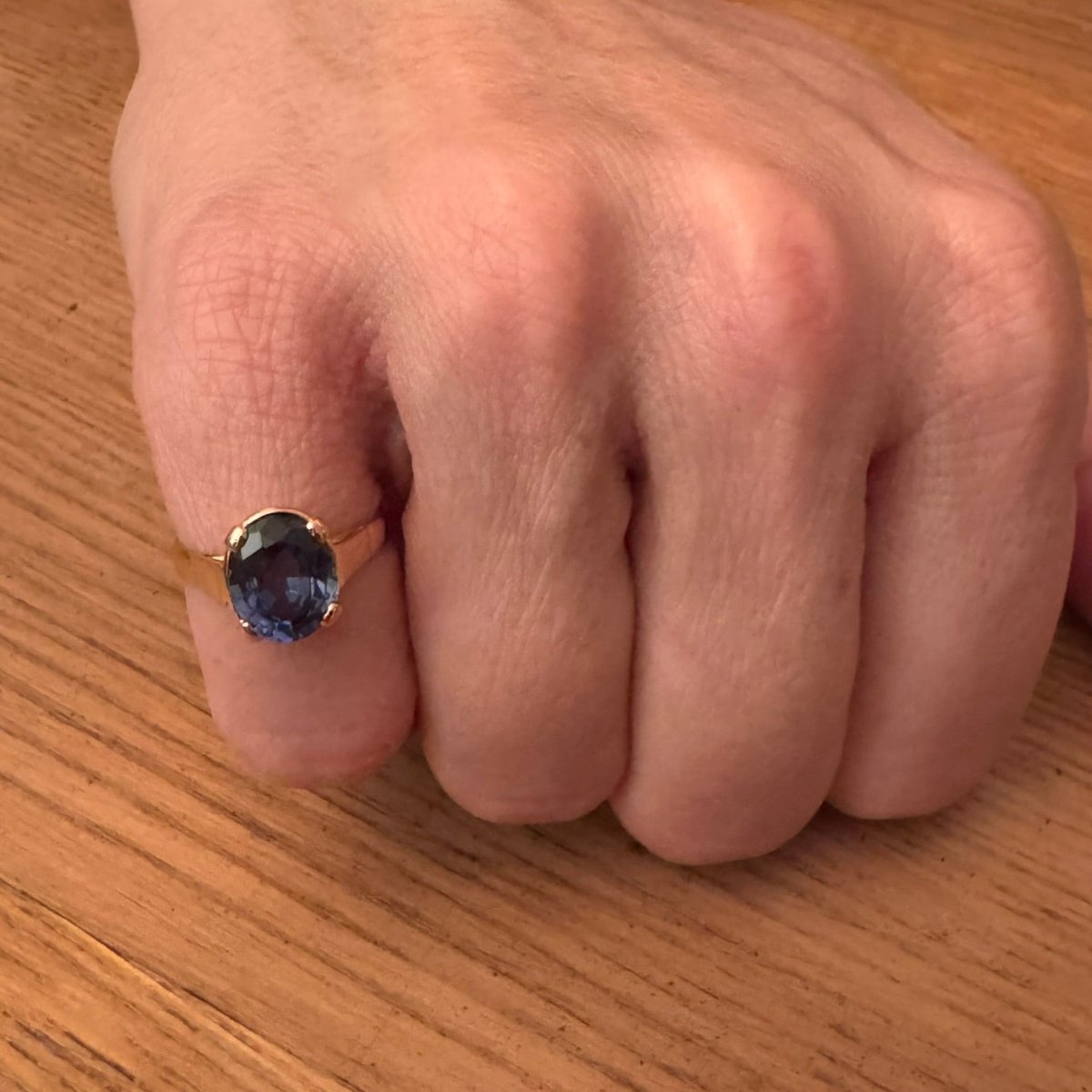 Bague en or jaune et saphir - Castafiore