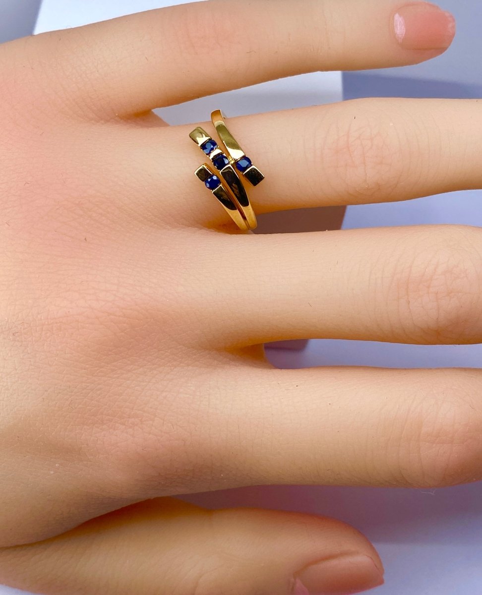 Bague en or jaune et saphirs - Castafiore