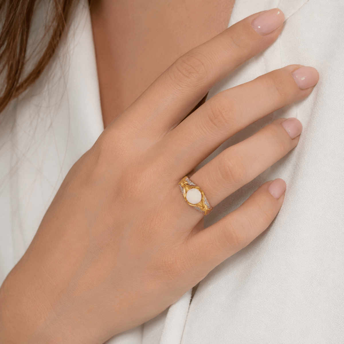 Bague en or jaune, perle et diamants - Castafiore