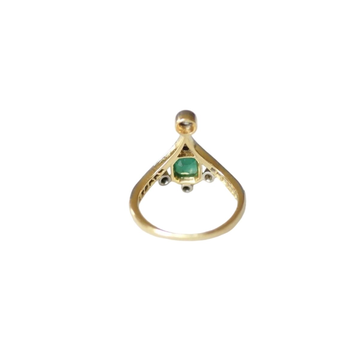 Bague en or jaune, platine, émeraude et diamants - Castafiore