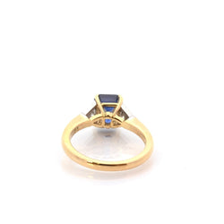 Bague en or jaune, platine, saphir et diamants - Castafiore