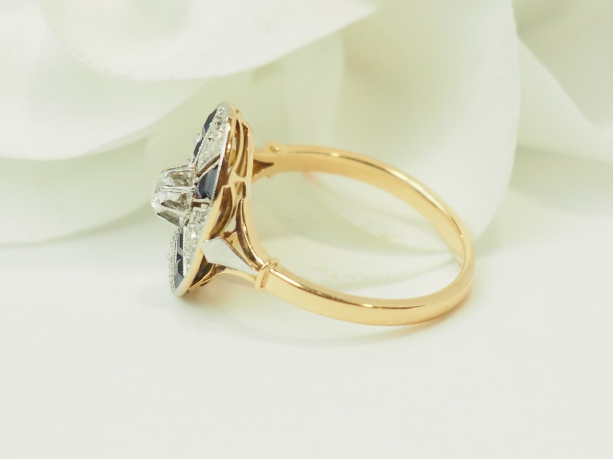 Bague en or jaune, platine, saphirs et diamants - Castafiore
