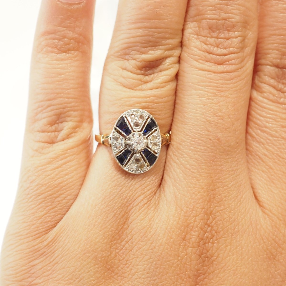 Bague en or jaune, platine, saphirs et diamants - Castafiore