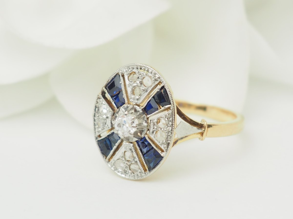 Bague en or jaune, platine, saphirs et diamants - Castafiore