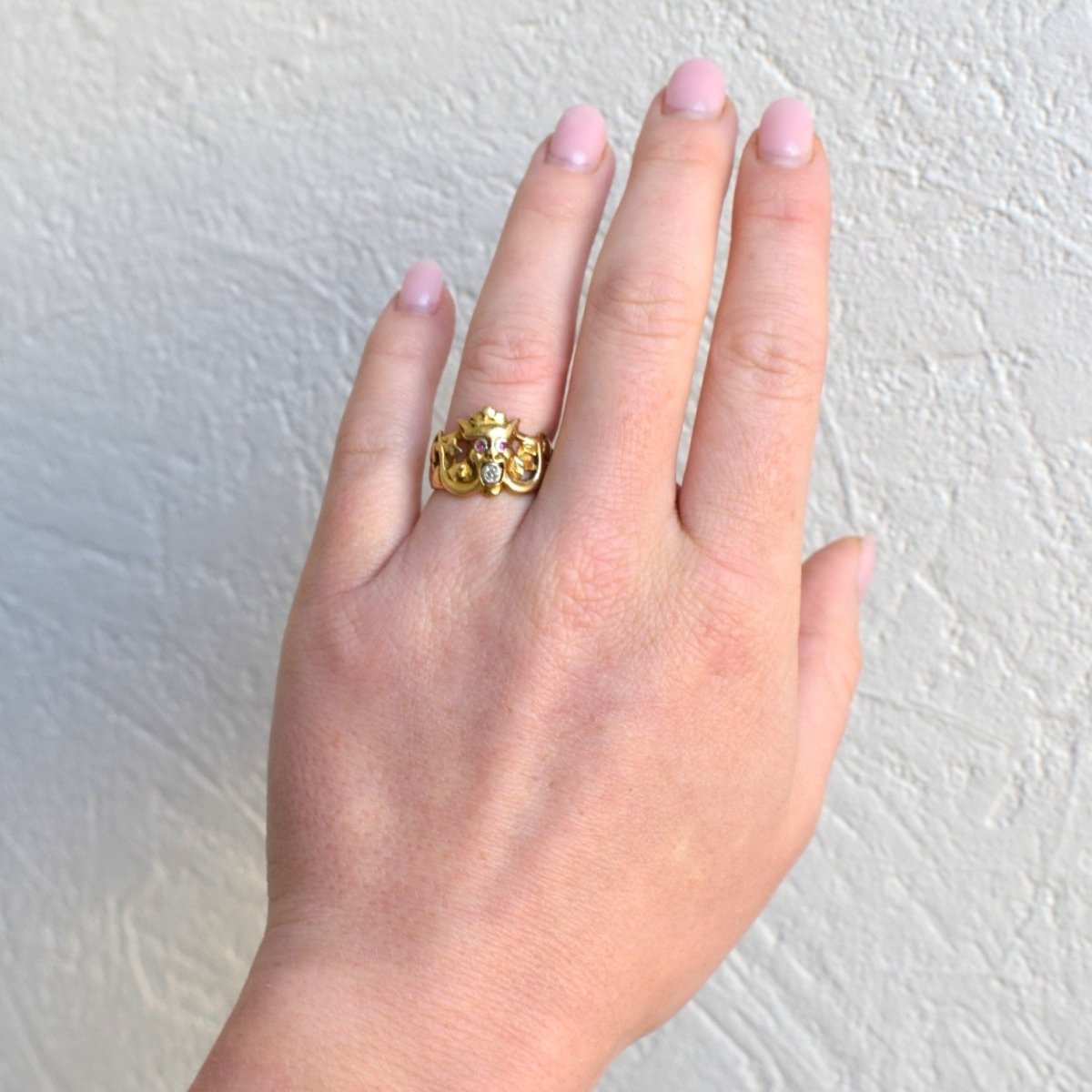 Bague en or jaune, rubis et diamant - Castafiore
