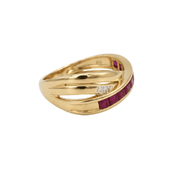 Bague en or jaune, rubis et diamants - Castafiore