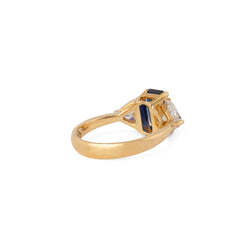 Bague Jarretière en or jaune, saphir et diamants