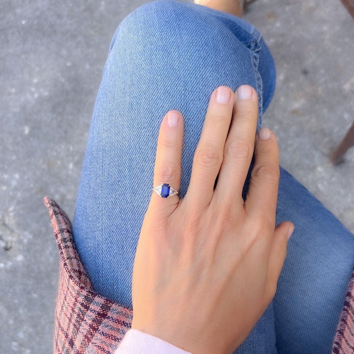 Bague Jarretière en or jaune, saphir et diamants
