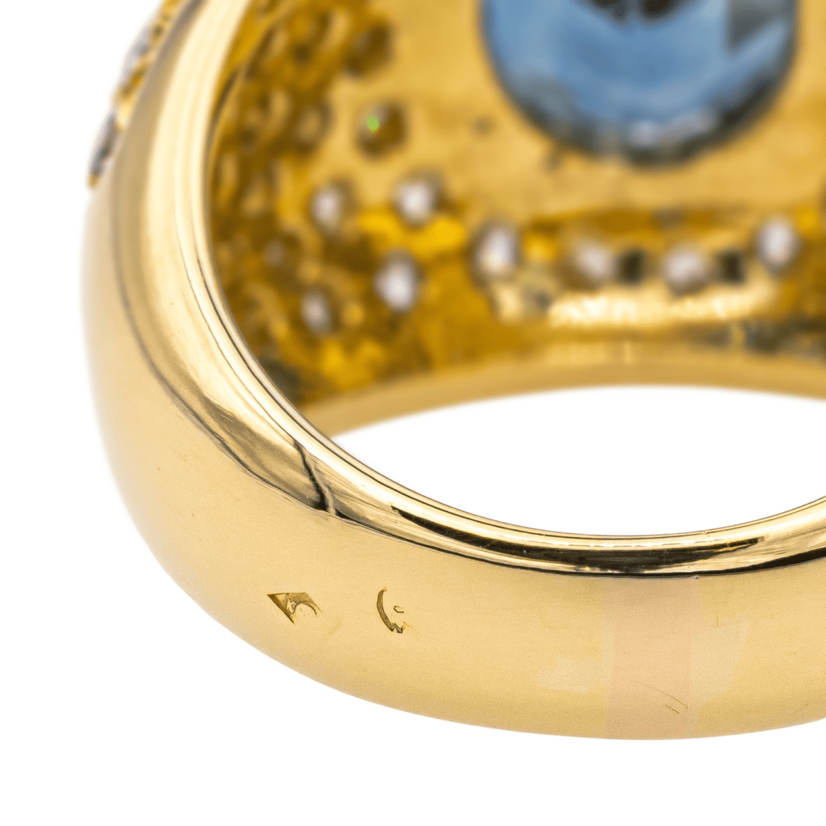 Bague en or jaune, saphir et diamants - Castafiore