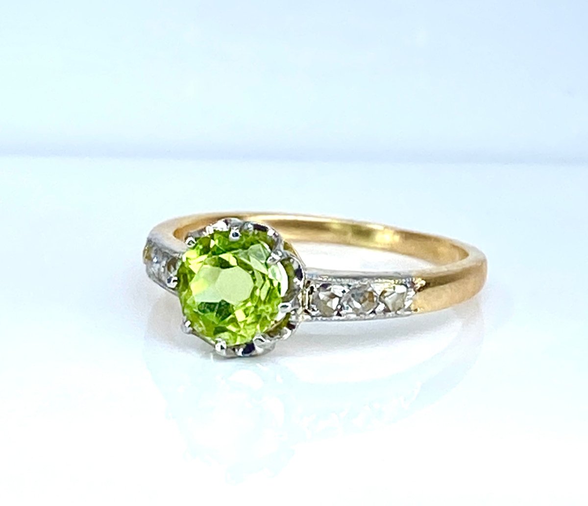 Bague en or , péridot et diamants vers 1900 - Castafiore